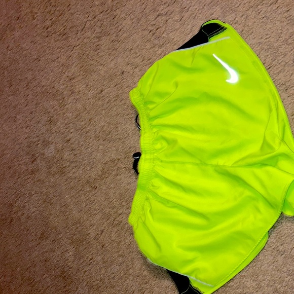 Medium size. - Picture 1 of 3